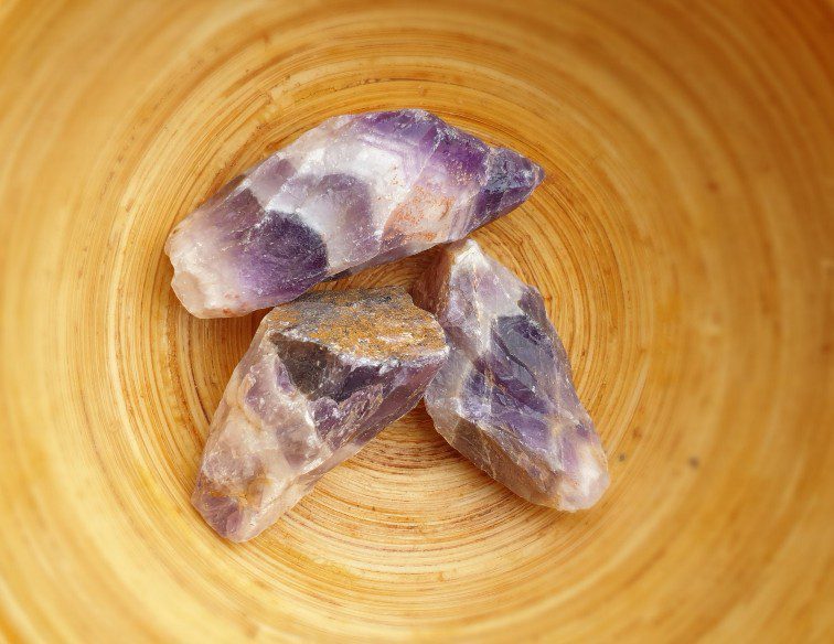 Ruwe brok van Amethist - mooi paarse kleur - grote stukken kristal
