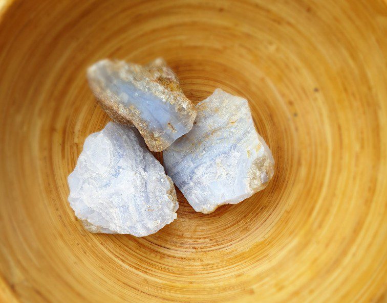 Ruwe brok van Blauwe Lace Agaat - blauw paars aan golven edelsteen- midden stukken kristal
