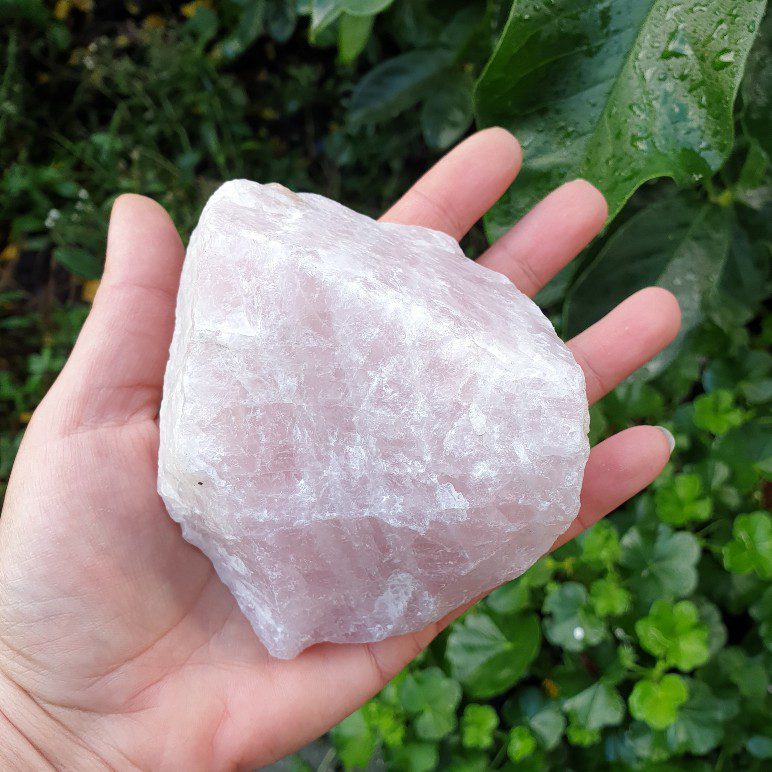 Ruwe brok van Rozenkwarts - grote stuk kristaal - edelsteen