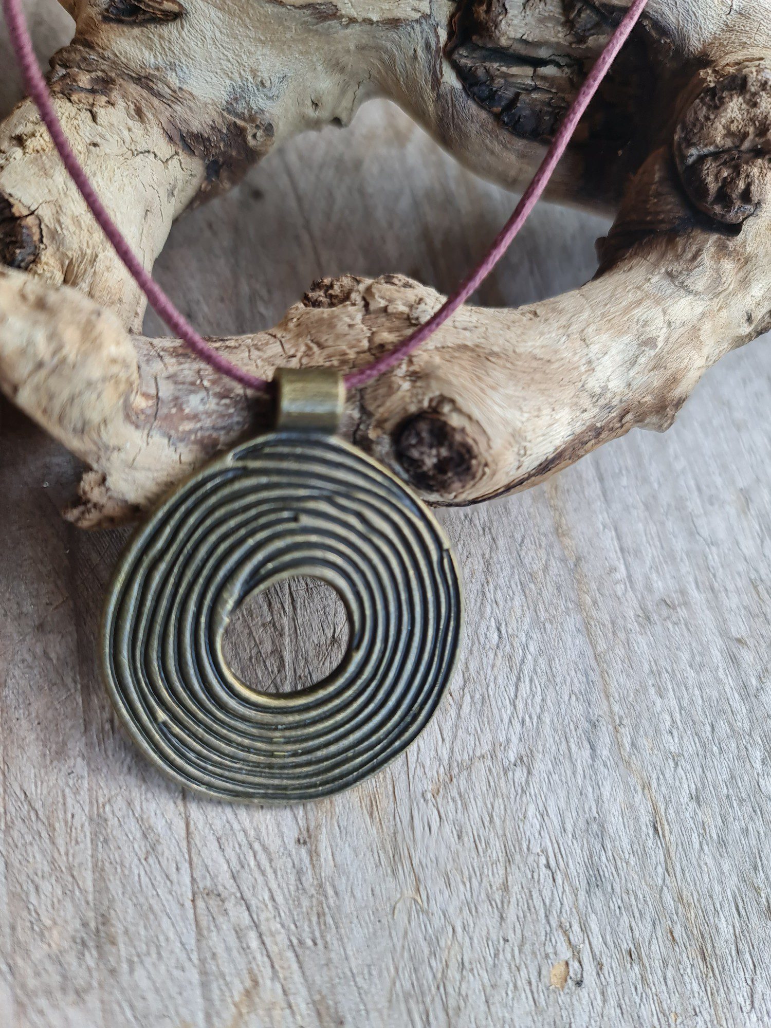 Handgemaakte boho ketting met stalen rond  in roest kleur - leren ketting 1st