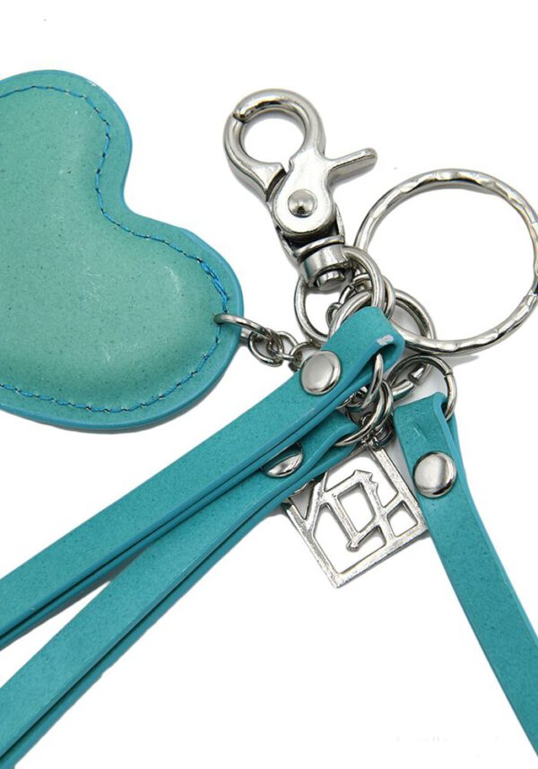 Leren sleutel hangers, set van twee sleutelhangers, Roos en Groen