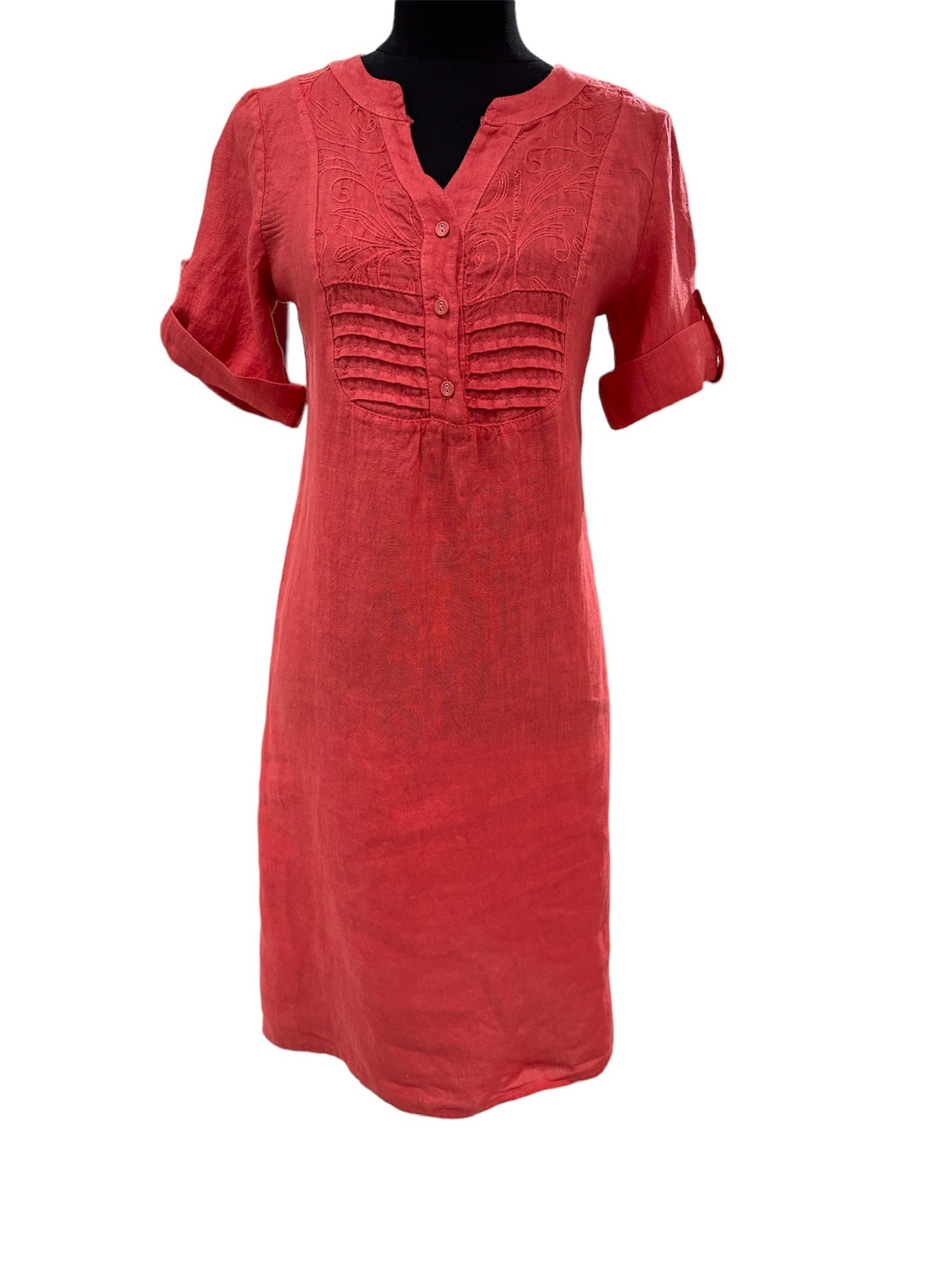 Mooi 100% linnen jurk met korte mouwen - broderie - knoppen - elastische rug - ROOD kleur - maat 42