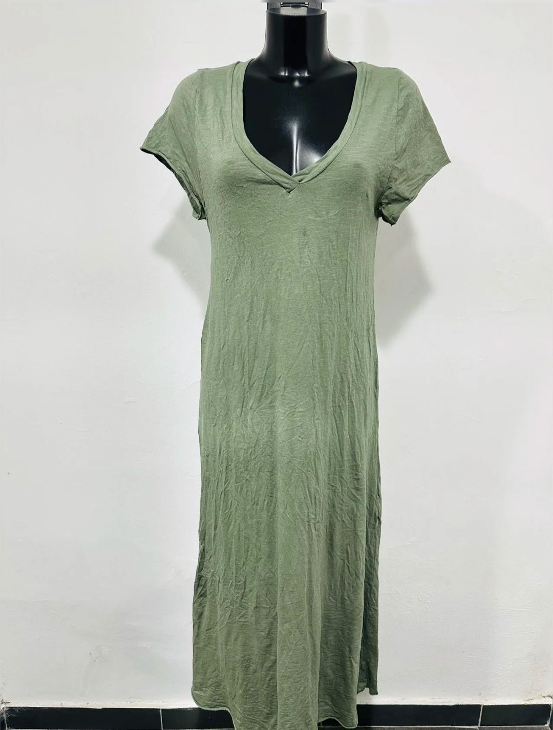 Puur katoen maxi jurk met v-hals - a-lijn - in kleur MILITAIR GROEN - luchtig en moderne zomer jurk maat 36/38