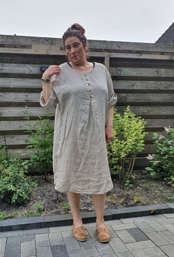 Montgomery verwijderen Verovering Mooi 100% linnen jurk met korte mouwen en knoppen voorkant - BEIGE kleur -  maat 44/46 | Felices.nl
