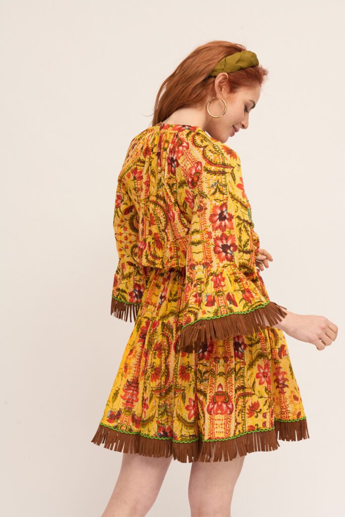 Katoenen boho mini jurk in GEEL/ORANJE  kleur - franjes en pailletten - handgemaakt in India - maat 36/38