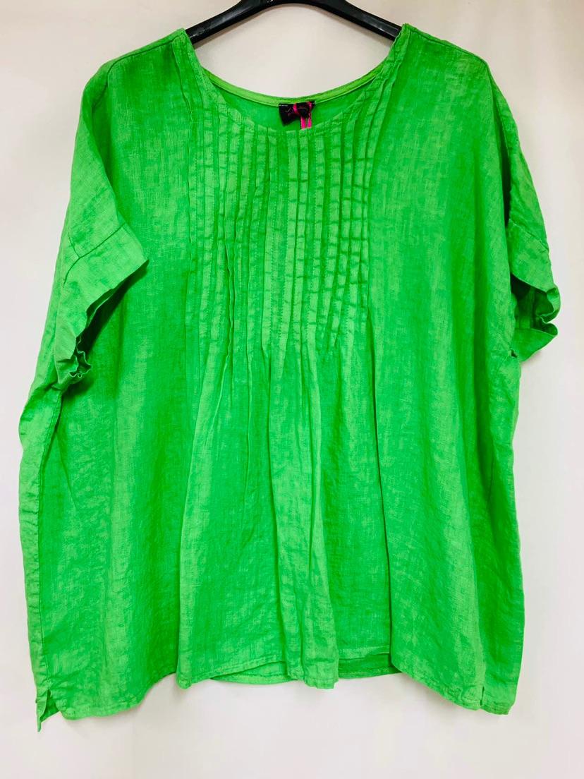 Comfortabele linnen top met korte mouwen - plooien - kleur GRAS GROEN - maat Grote maat