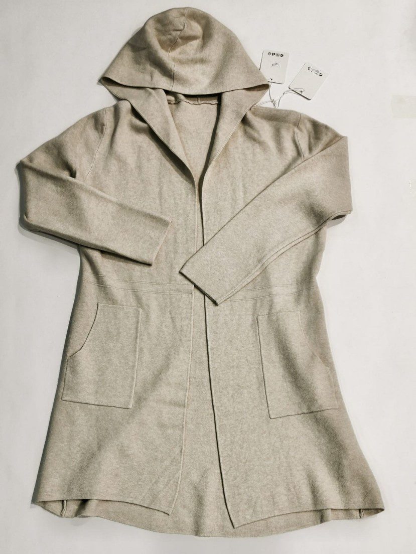 Warme lange vest in BEIGE kleur met steek zakken en capuchon - dames vest -  maat 40/42