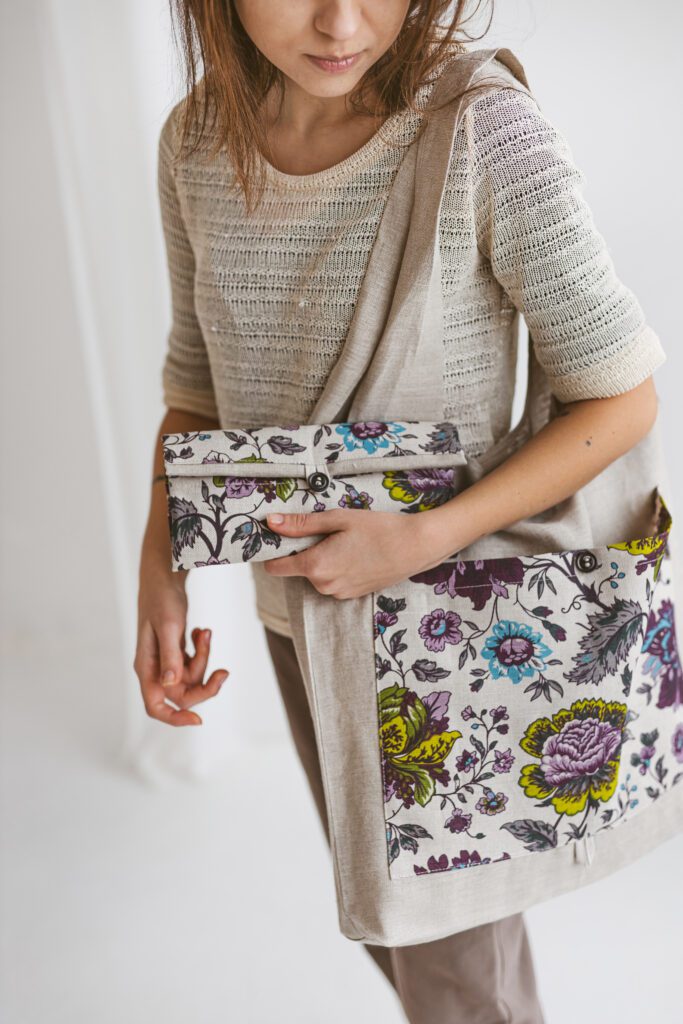 Handgemaakte linnen Opvouwbare tas - met wilde bloemen - paarse bloemen - grote voorzak