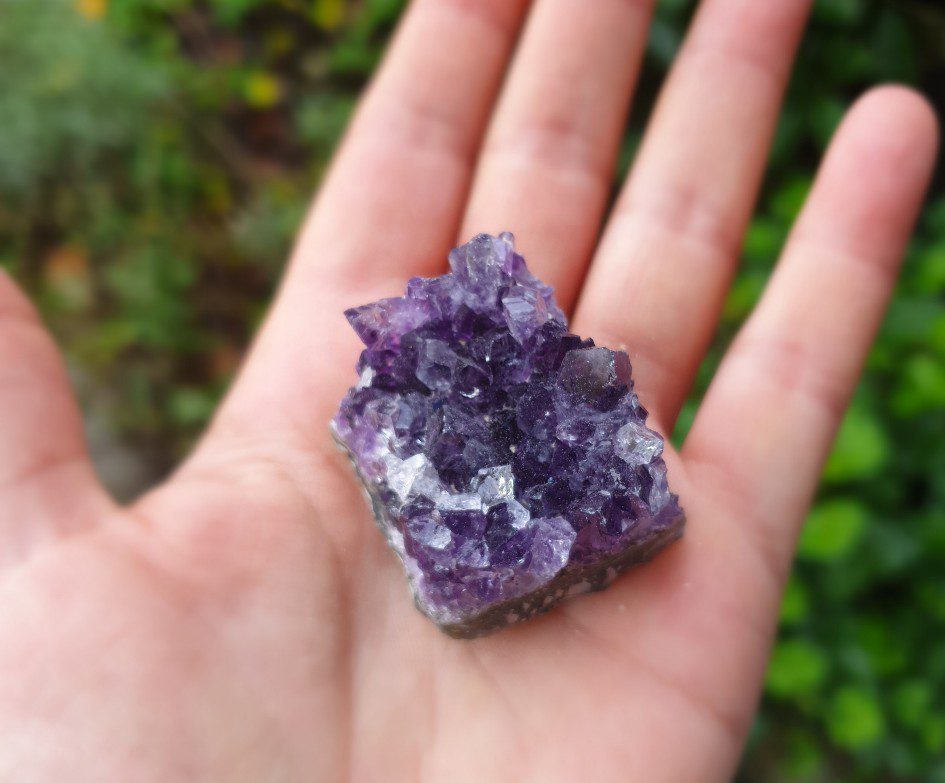 Ruwe brok van Amethist - mooi paarse kleur - grote stukken kristal - Afbeelding 3