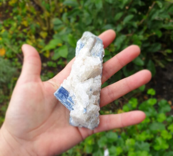 Ruwe brok van Kianite - blauw glitterend edelsteen- grote stukken kristal - Afbeelding 2