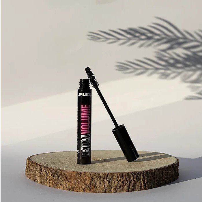Hypoallergene zwarte mascara - volume en lengte effect - mooi ogen en sterke wimpels - gemaakt in Italie10ml