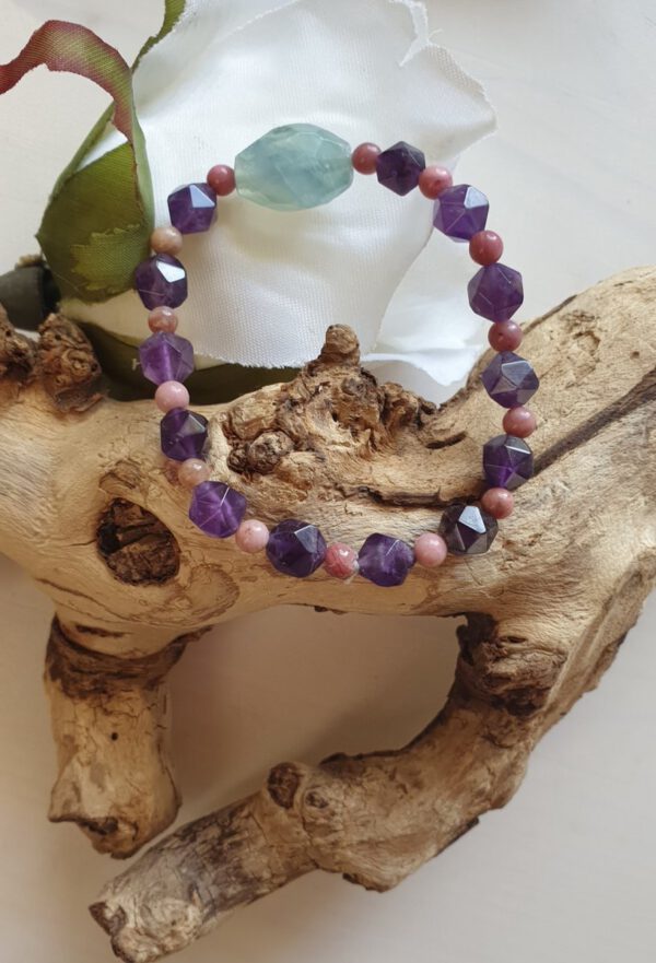 Handgemaakte edelsteen armband op een elastische band, Amethist, Rhodoniet en groen Flouride - Afbeelding 2
