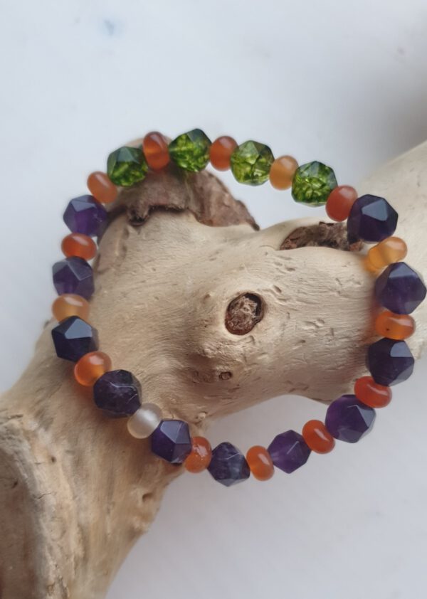 Prachtige Amethist en Peridoot armband in hexagoon kralen