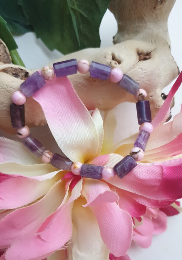 Prachtige handgemaakte armband van edelsteen, Amethist en roze howliet - Afbeelding 2