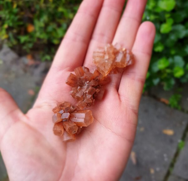 Ruwe brok van Aragoniet- kopper kleurig kristaal - kleine stukken edelsteen