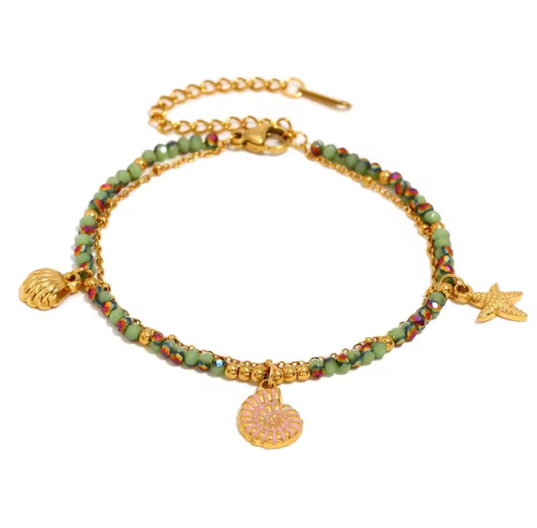 Boho kleurrijke armband - groene tinten - goud tinten hangers - dubbele armbandje - roestvrij staal