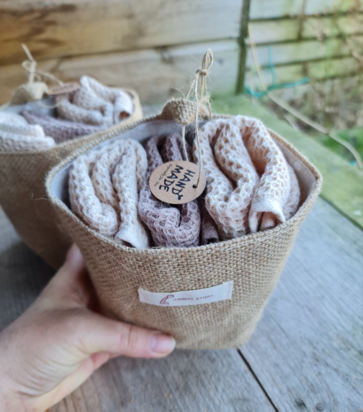 Set van 3 stuks Biologische katoenen gezicht zachte wafel doeken in een mini beauty sisal mandje 4st
