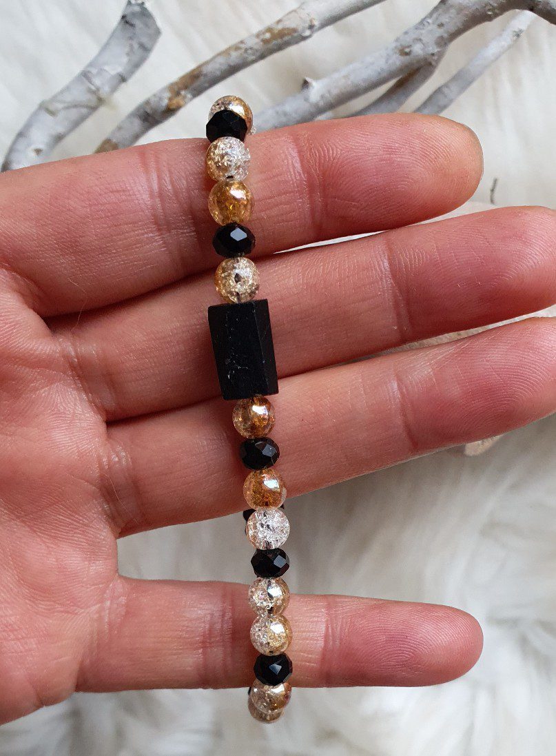 Handgemaakte armband van gekrakte bergkristaal in gouden gloed - toermalijn - edelsteen armband