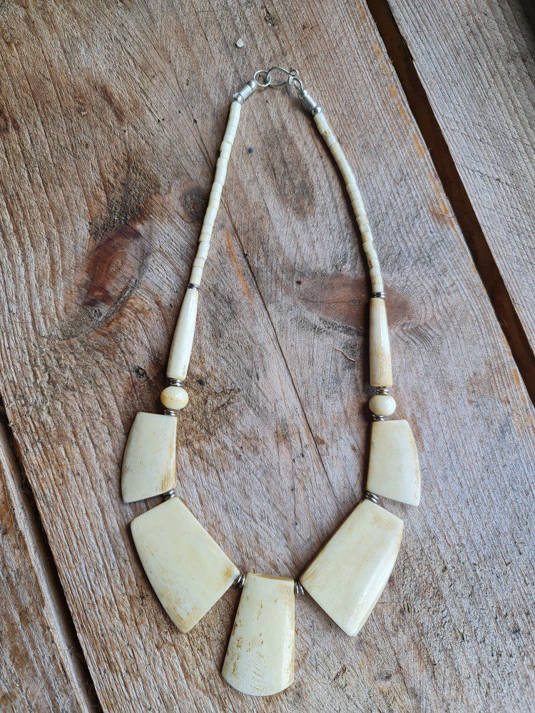 Tibetaanse etnische ketting - Buffalo bot - gepolijst -  handgemaakt - statement ketting 1st
