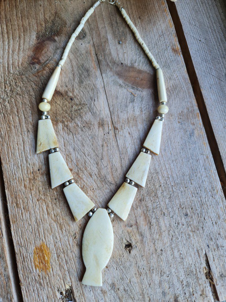 Tibetaanse etnische ketting - Buffalo bot - gepolijst - met vis vorm - handgemaakt - statement ketting 1st