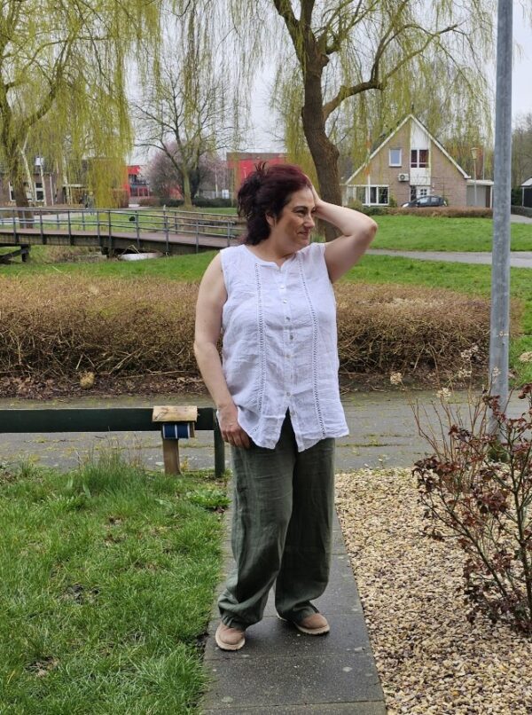 Linnen blouse met knoppen - mouwloos - luchtig top - kleur WIT - maat 44 - Afbeelding 2