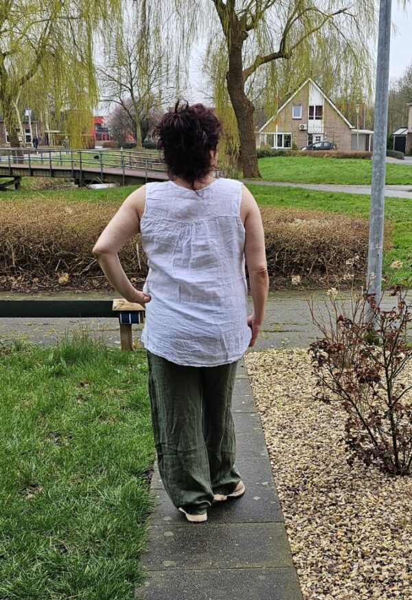 Linnen blouse met knoppen - mouwloos - luchtig top - kleur WIT - maat 44 - Afbeelding 3