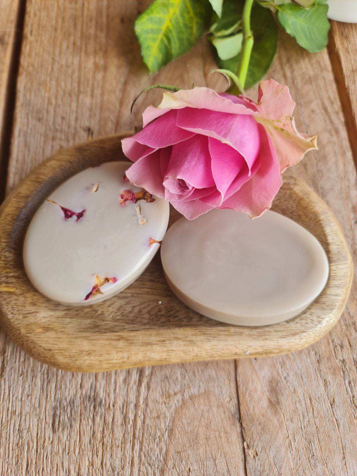 Veganistische en biologische Rozen body bar - voedend - puur shea butter - duurzaam lichaam balsem 50gr