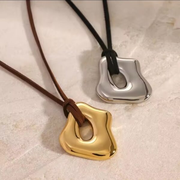 Stoere ketting van roestvrij staal met een fantasie GOUDEN hanger - lange koord - Afbeelding 4
