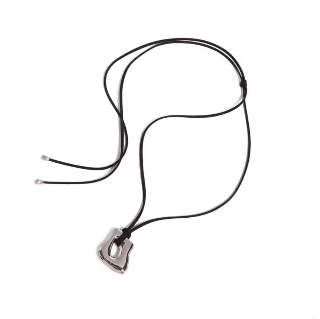 Stoere ketting van roestvrij staal met een fantasie ZILVER hanger - lange koord