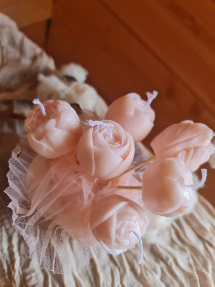 Handgemaakte mini soja kaarsen bouquet - 6 bloemen en een kleien gips vaasje - elegante geur - ecologische wax 7st - Afbeelding 2