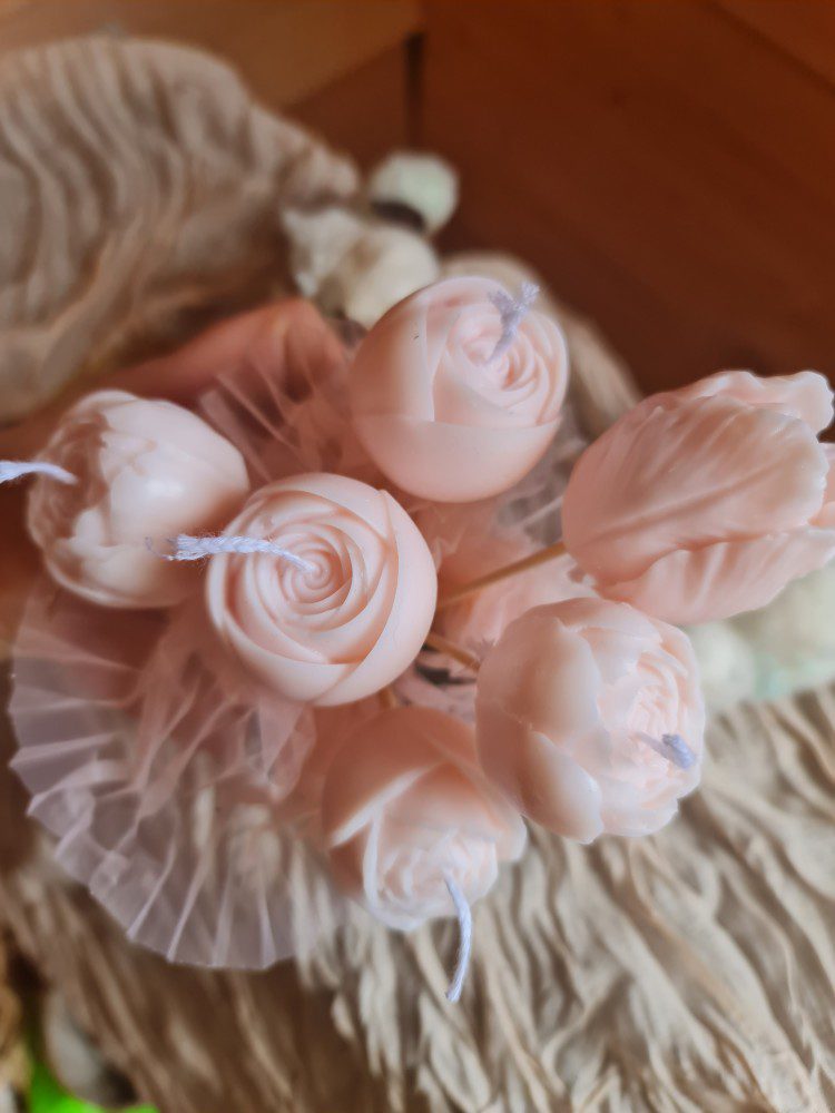 Handgemaakte mini soja kaarsen bouquet - 6 bloemen en een kleien gips vaasje - elegante geur - ecologische wax 7st - Afbeelding 4