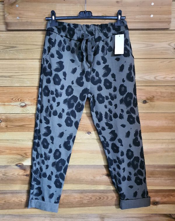 Elastische stoere broek voor dames in GROEN kleur in tijger design, met zijzakken elastische talie Maat 38/40