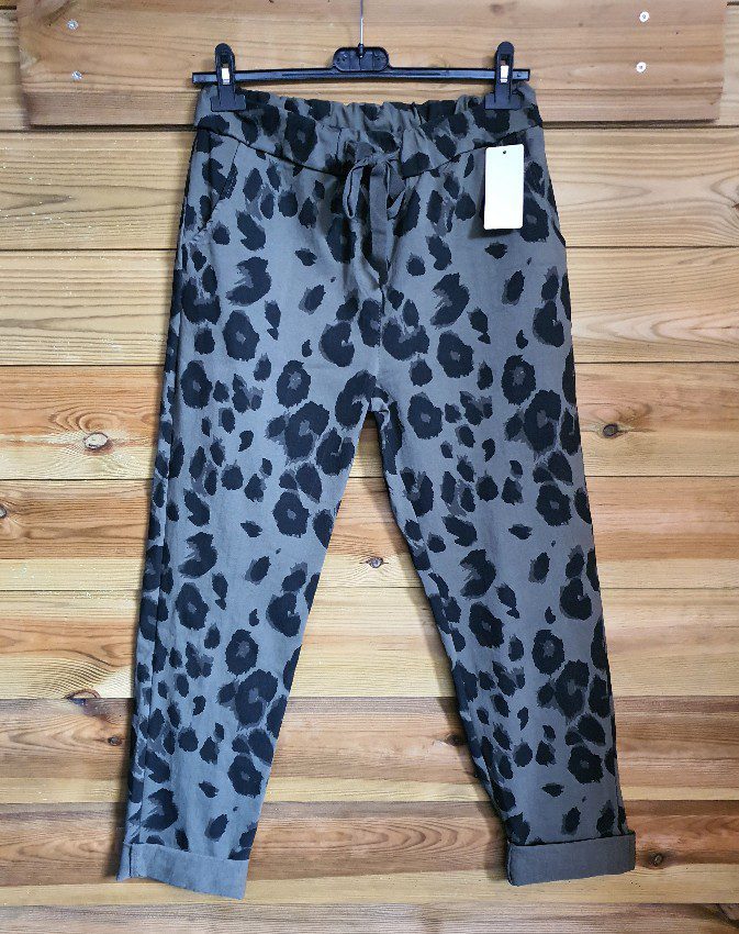 Elastische stoere broek voor dames in GROEN kleur in tijger design, met zijzakken elastische talie Maat 38/40