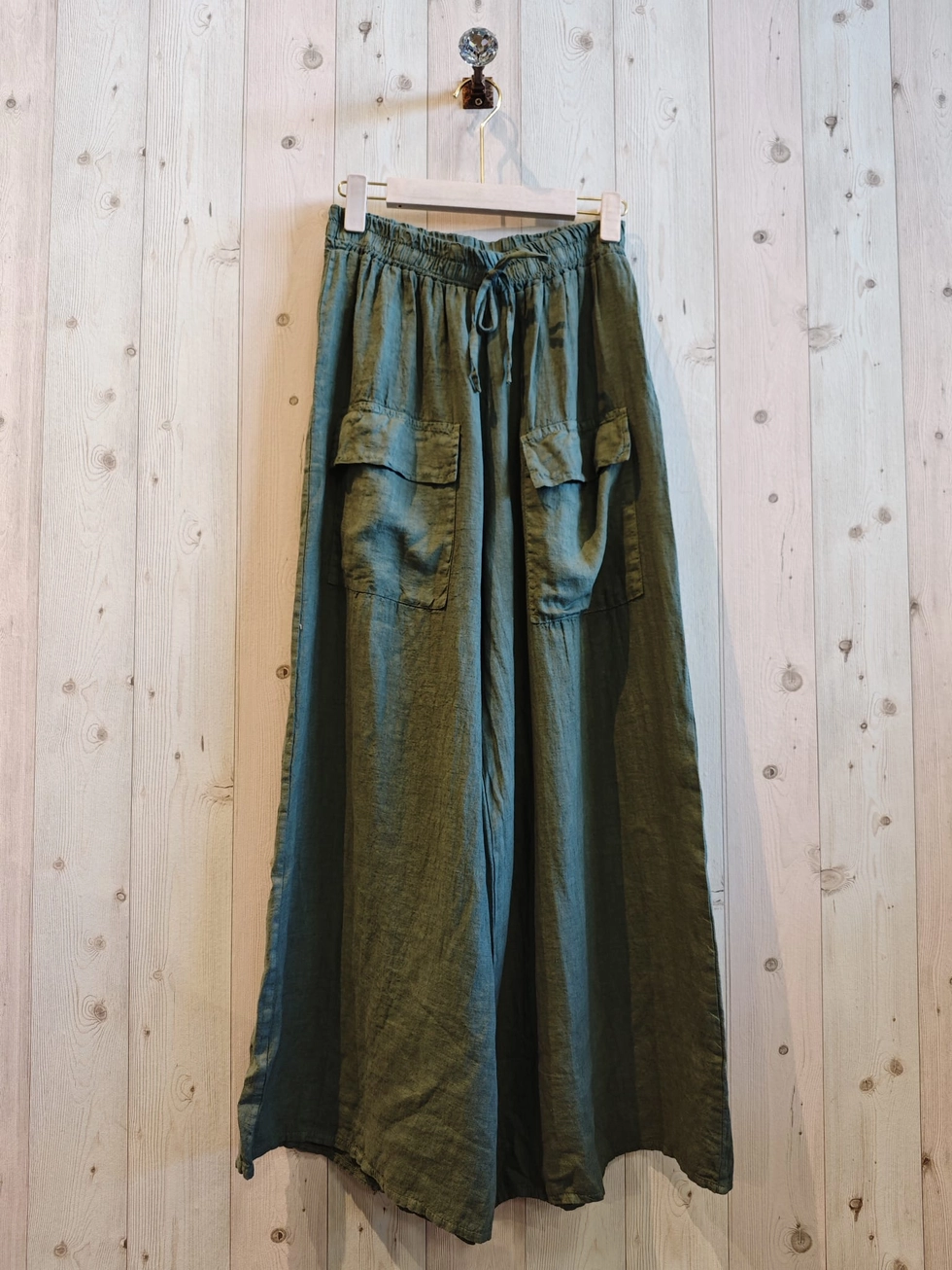 100% linnen broek met elastische talie - brede pijpen - grote steek zakken - kleur MILITAIR GROEN  - maat 44