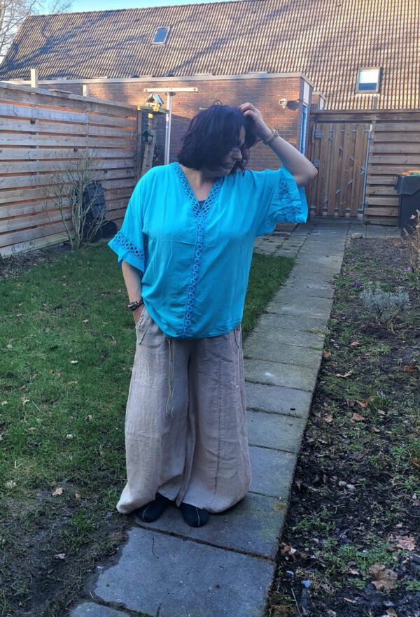 Linnen lange broek, Beige kleur, zijzakken en ceintuur, Maat M/L - Afbeelding 2
