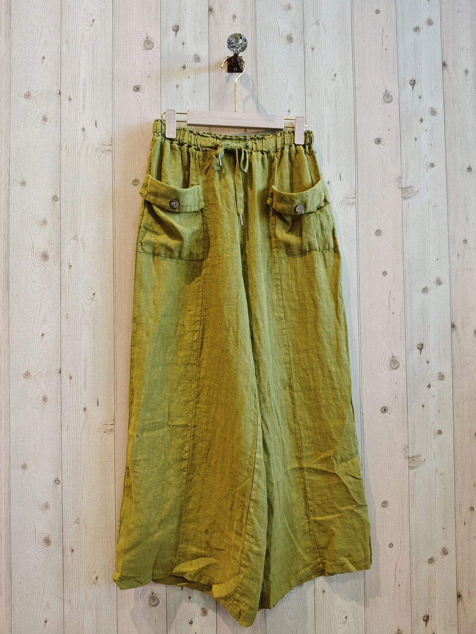 Boho Linnen broek met brede pijpen - steek zakken met een knop - zijzakken - kleur PISTACHE - maat 42