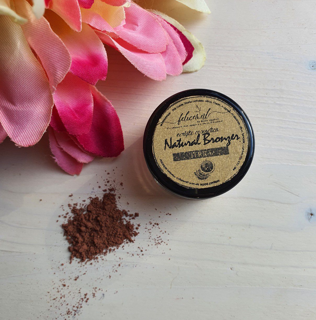 Minerale en natuurlijke gezicht bronzer poeder - terra voor een zonnige tint