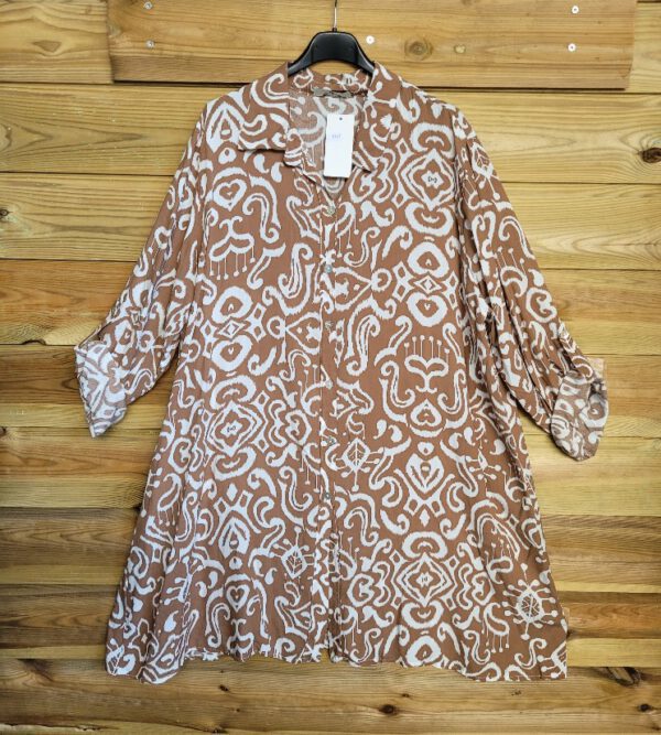 Loze en luchtige shirt jurk in BRUIN kleur met lange mouwen maat 42/44