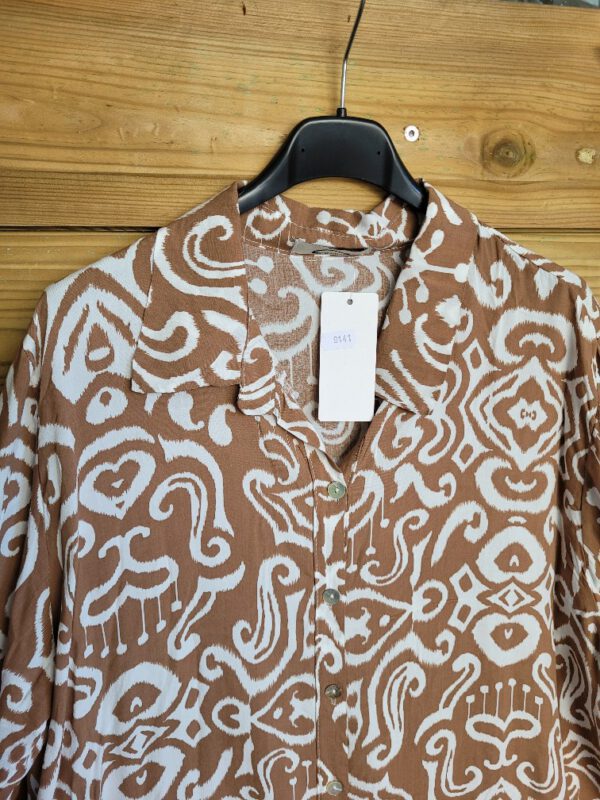 Loze en luchtige shirt jurk in BRUIN kleur met lange mouwen maat 42/44 - Afbeelding 5