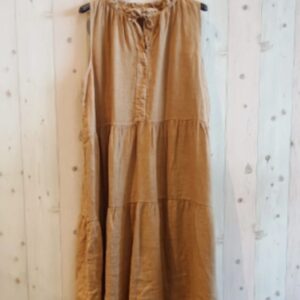 Halter linnen midi jurk met volants - mouwloos - met slipt aan twee kanten - kleur CAMEL - Maat 40/42