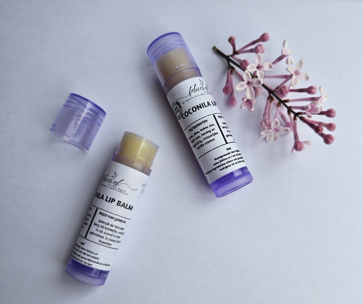 Handgemaakt Coconila lip balsem stift - cacao boter - karite - kokos - honing - vanille 8gr