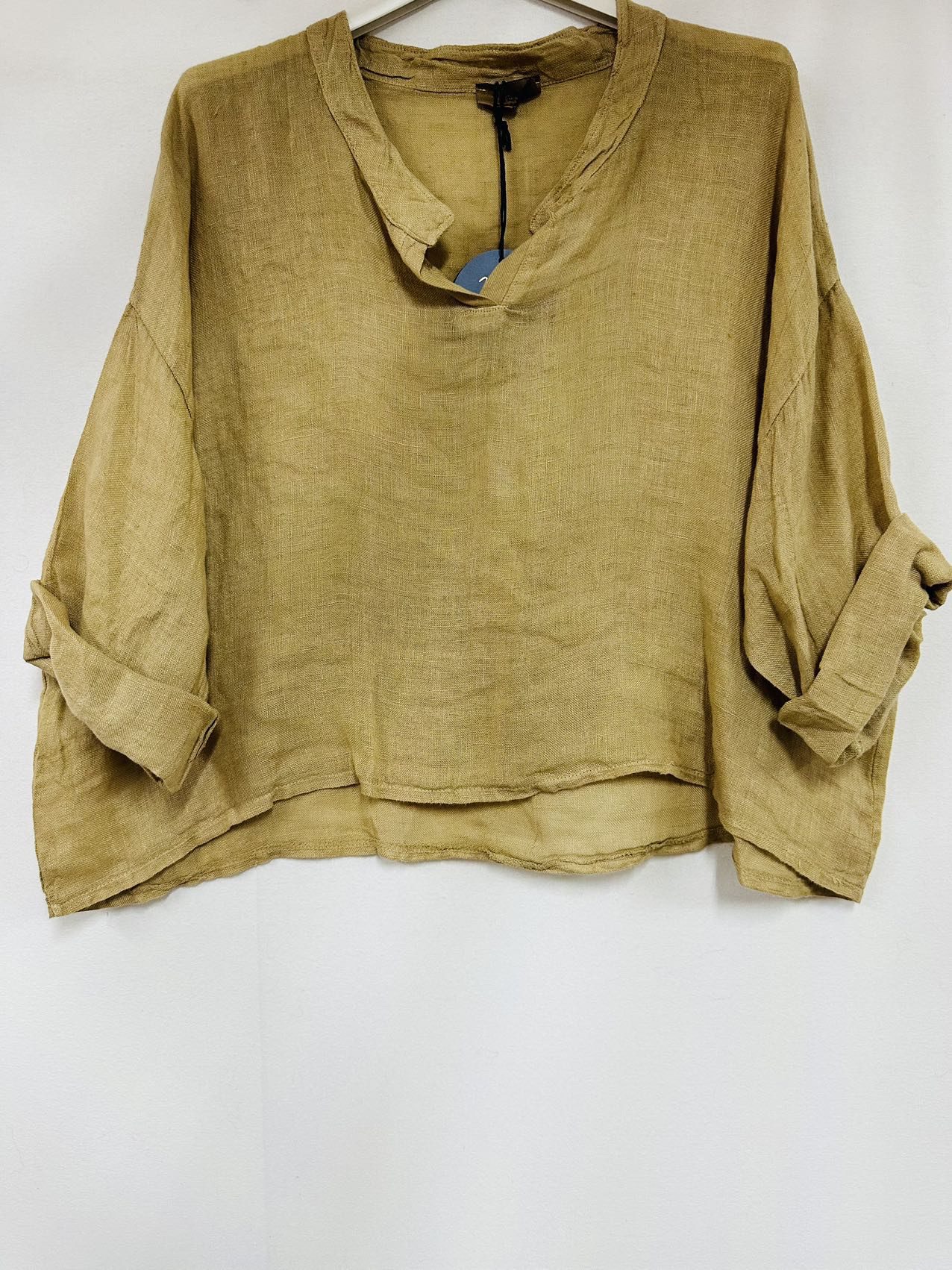 Mooi linnen korte - cropped top - v-hals hals - kraagje - raglan mouwen kleur CAMEL - one size