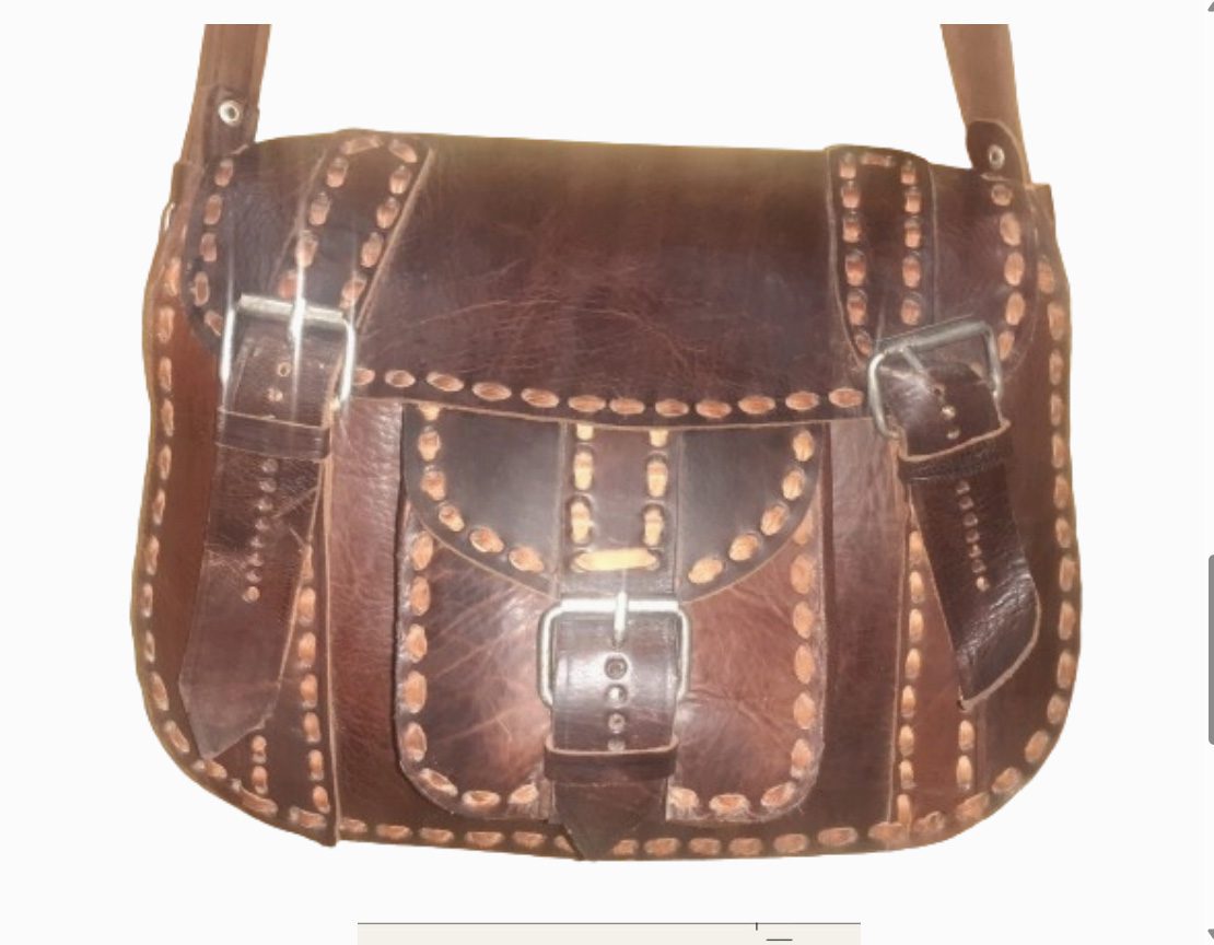 Handgemaakte leren tas uit Marokko met twee gespen - een vaak voorkant - ovale schouder tas van rund leer