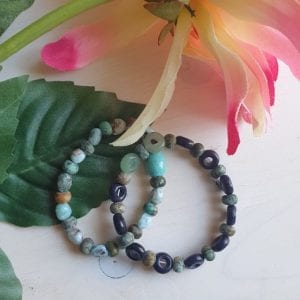 Dubbele armbanden van edelstenen in groene tinten 2st