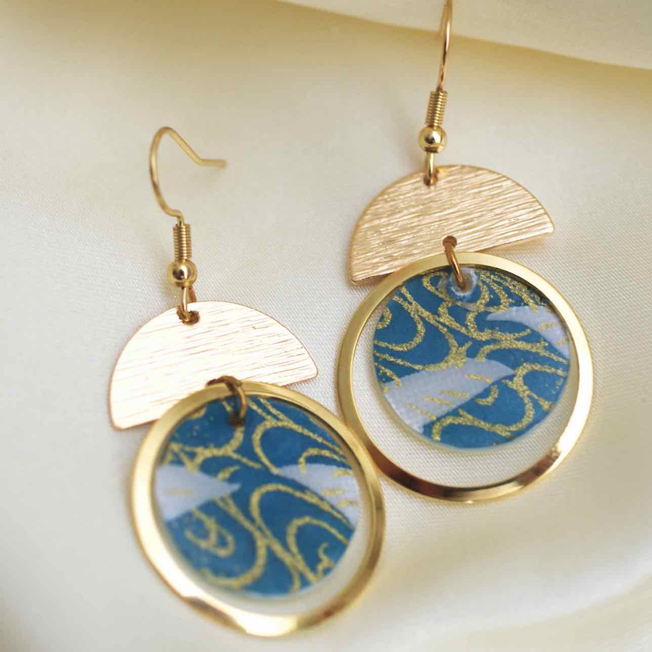 Handgemaakte Fantasie oorbellen met blauw Japans papier - origami ronde oorbellen - geometrisch - Afbeelding 3