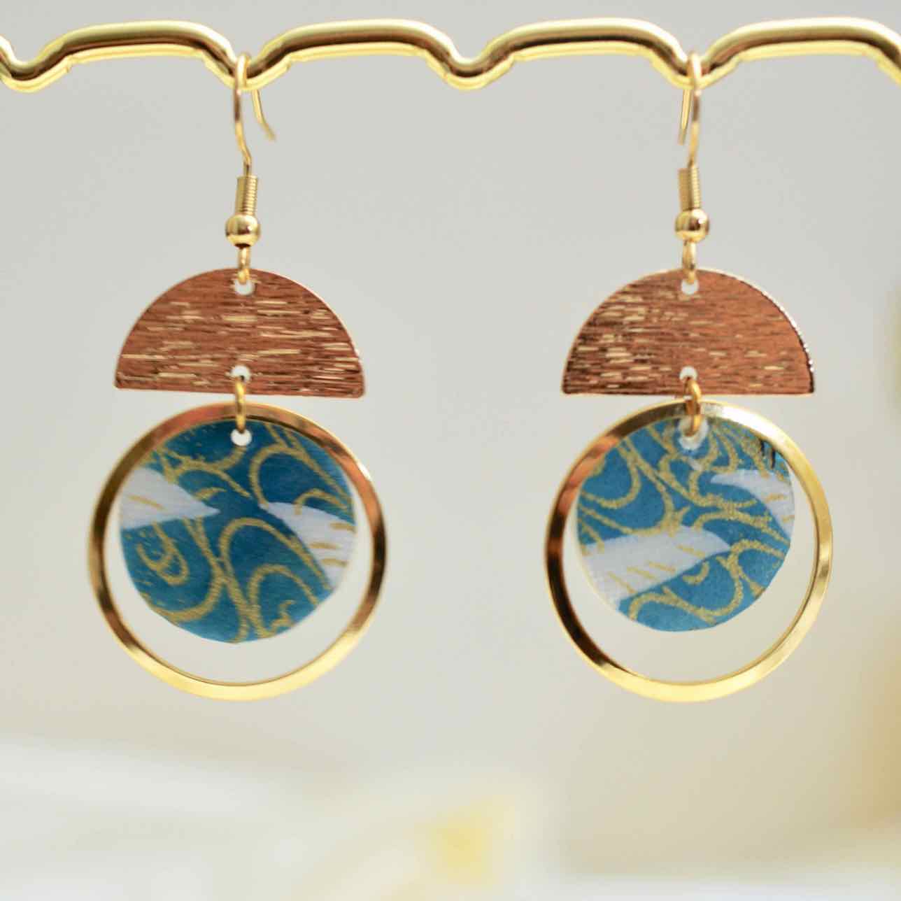 Handgemaakte Fantasie oorbellen met blauw Japans papier - origami ronde oorbellen - geometrisch - Afbeelding 2