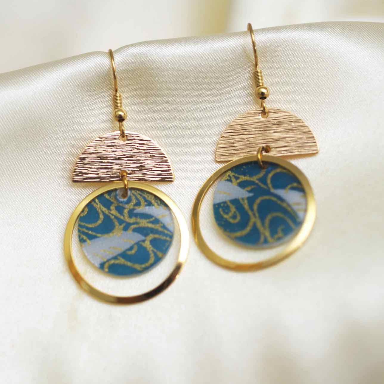 Handgemaakte Fantasie oorbellen met blauw Japans papier - origami ronde oorbellen - geometrisch - Afbeelding 4