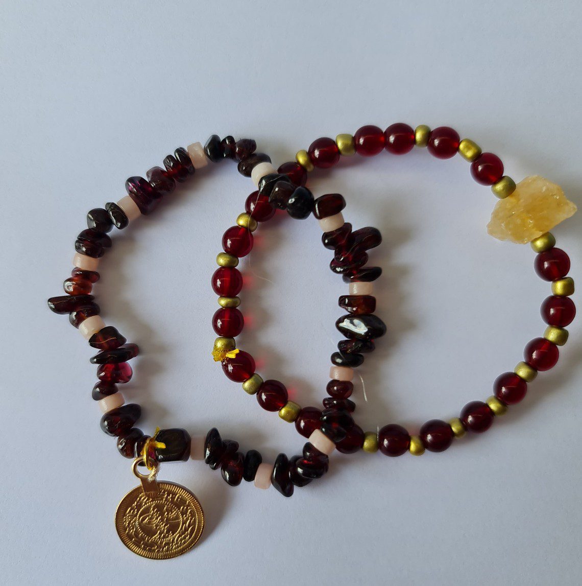 Handgemaakte dubbele edelsteen armband van rode Granaat - Rozenkwart - ruwe steen van Citrien 2st