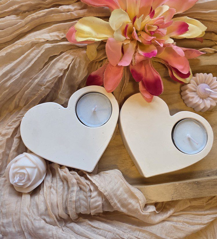 2 stuks handgemaakte gips kaarshouders in hart vormpje - geparfumeerde soja waxinelichtje inbegrepen 2st