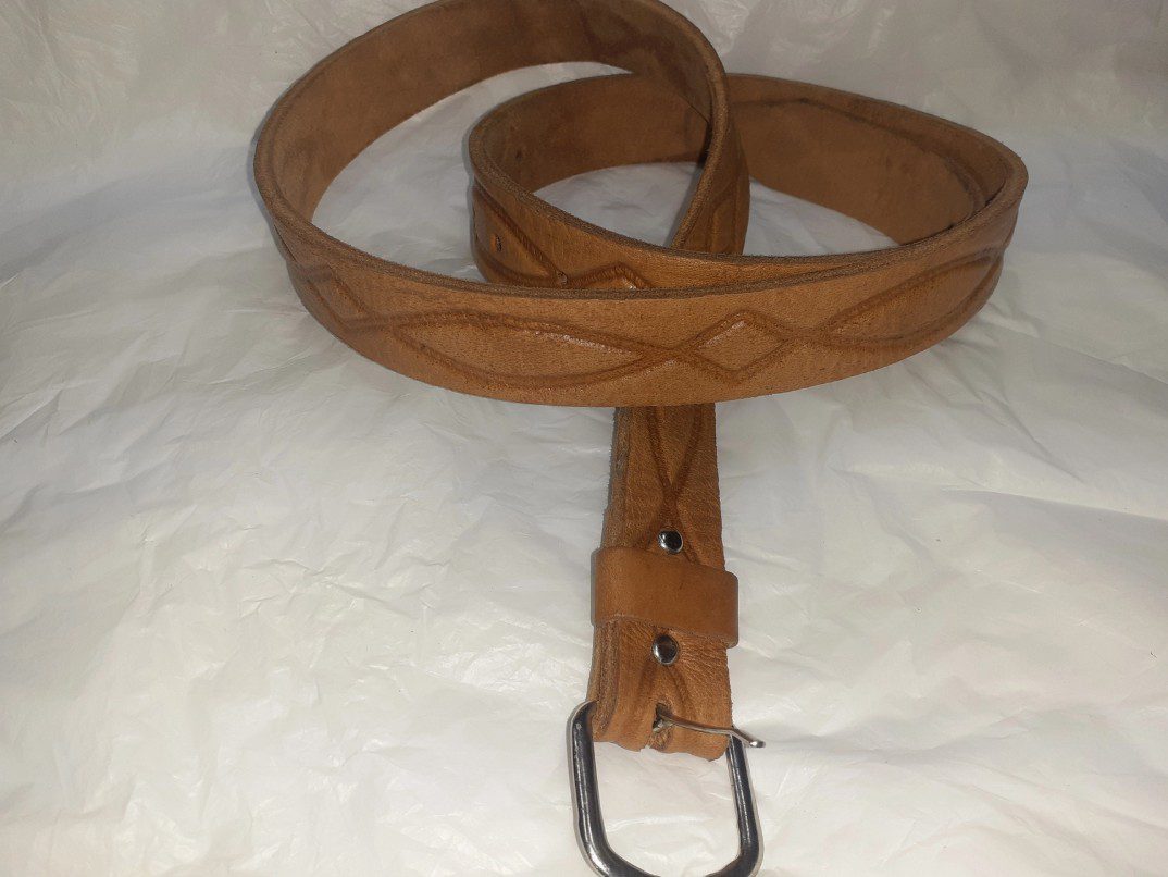 Leren heren smalle riem met patroon - staal gesp - LICHT BRUIN kleur